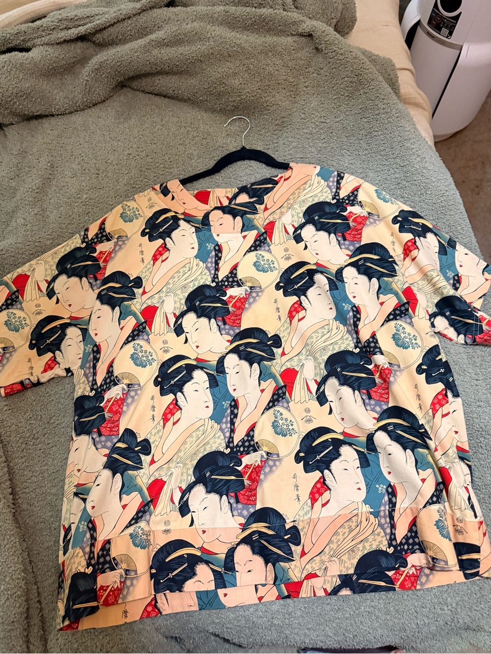 Vintage Eclectic Japanese Geisha Print Blouse- Cream, Navy & Red
